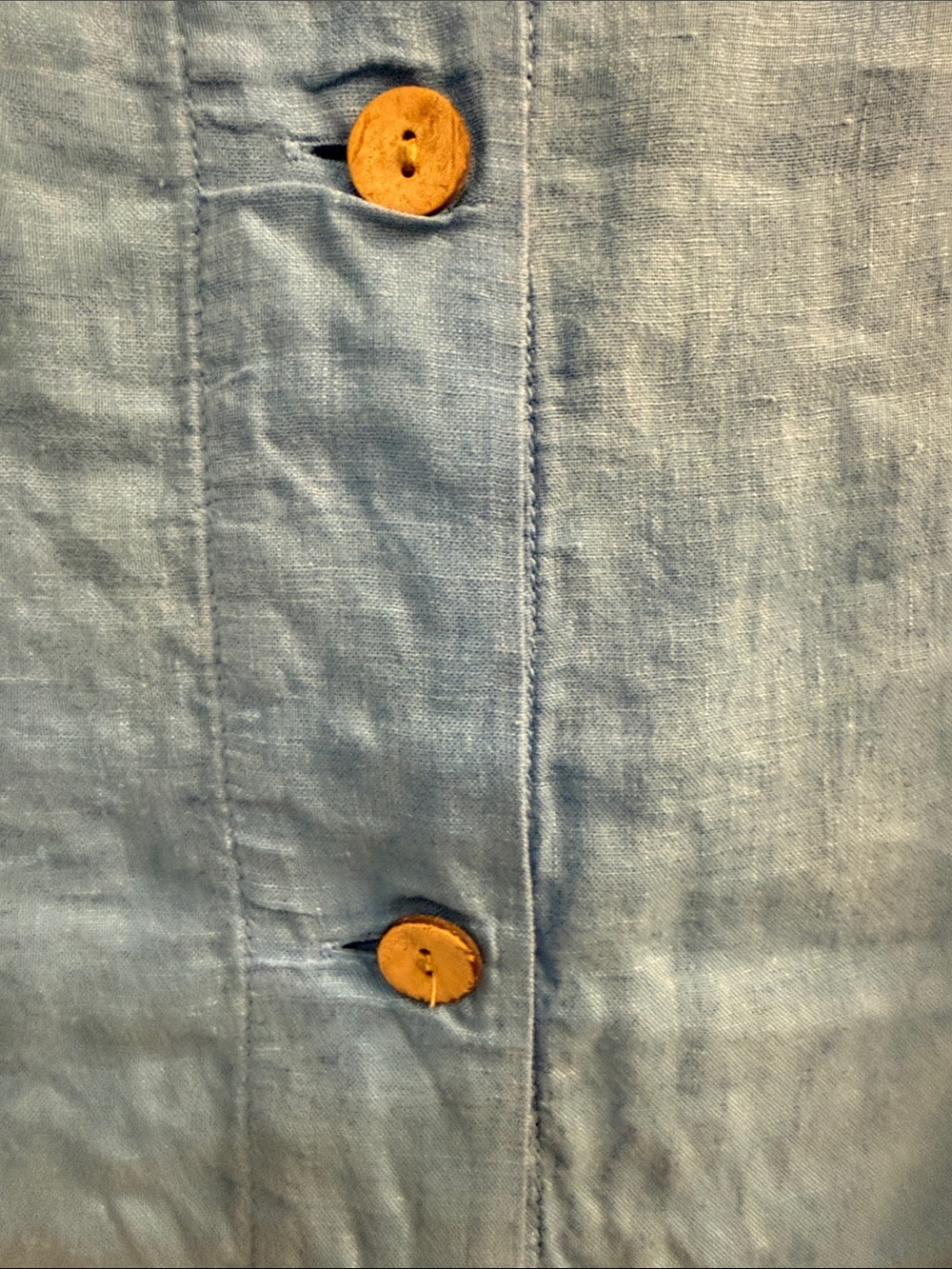 C&C California Sky Blue Linen Short Sleeve with Back Button Detail - Picture 9 of 10